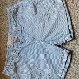 Size 8 Levi's seersucker shorts